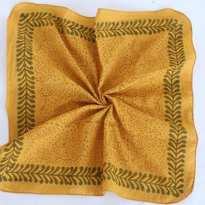 Senffarbenes Baumwoll-Bandana: Halstuch mit Hand-Block-Print im Boho-Stil