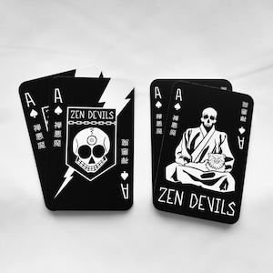 Zen Devils - Ace Death Cards Techwear Warcore Dark Taktisches Okkultes Schild Totenkopf Monk Vietnam Krieg Pik