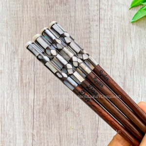 Nombre grabado Nácar Hermosa cabeza Artesanía Palillo de madera personalizado Regalo de Navidad Estilo japonés Reutilizable Seguro para la salud