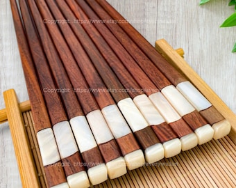Gravierte Name Perlmutt handgemachte personalisierte Holzstäbchen Weihnachtsgeschenk Korea japanische Stäbchen Wiederverwendung Sicher weiße Perle Kopf