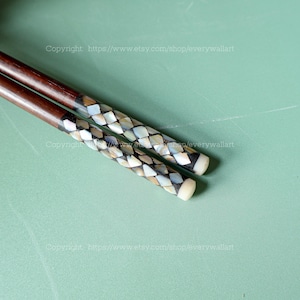 Palillos de madera personalizados hechos a mano con cabeza hermosa de nácar con nombre grabado, regalo de Navidad, palillos japoneses coreanos, reutilización segura