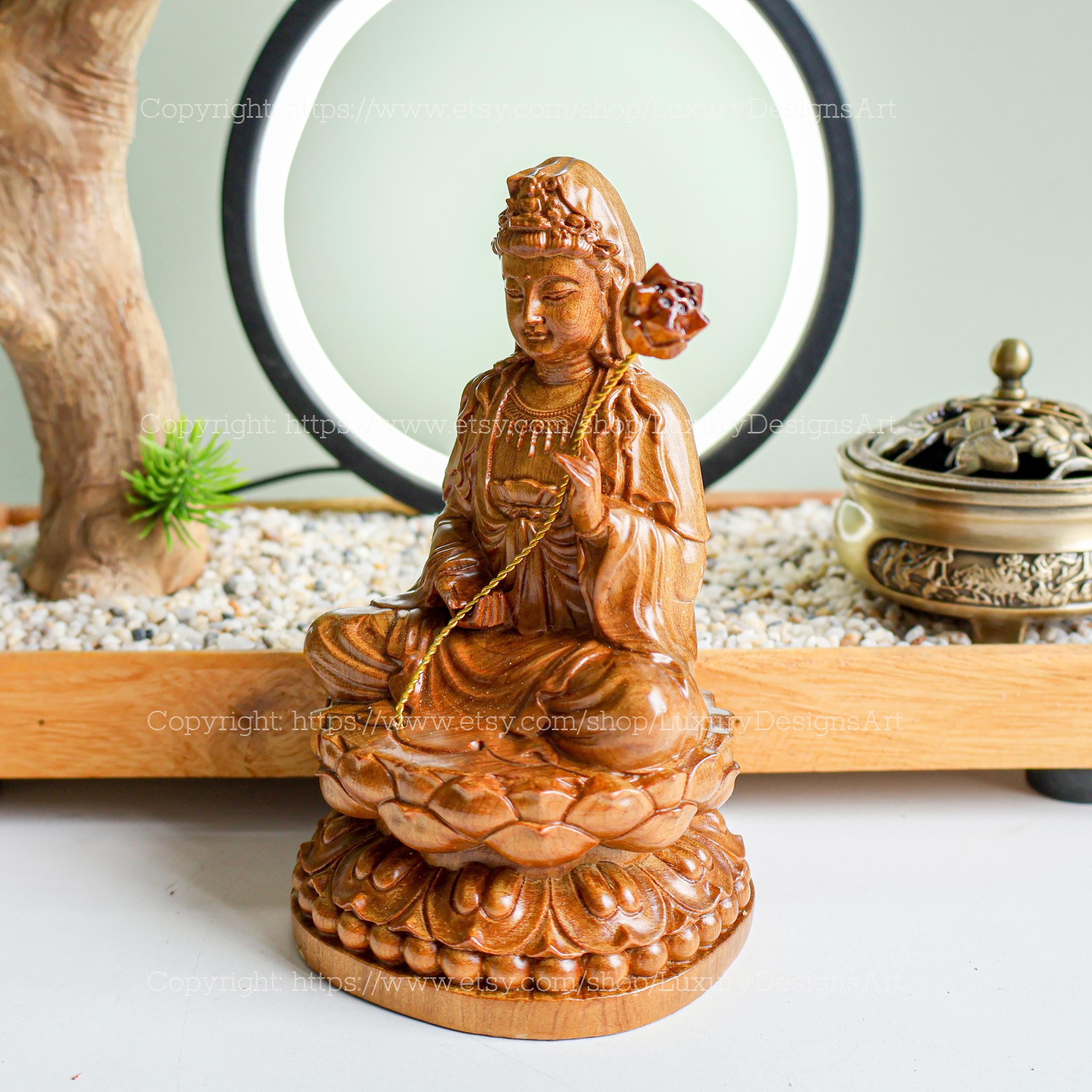 仏像 家庭用小型 木製座像 蓮の花を持つ観音菩薩像 観音、観音、観音像
