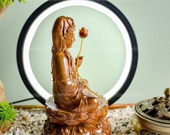 仏像 家庭用小型 木製座像 蓮の花を持つ観音菩薩像 観音、観音、観音像