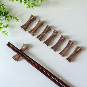 Natural Walnut Chopstick Rest, Solid Wood Chopstick Rest, Simple Chopstick Rest Perfect for Japanese Dining R20 (Only Chopstick Rest) Gift