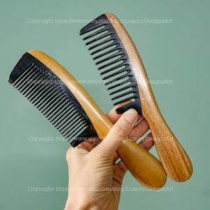 Personalisierter Natürlicher Grüner Zypressenholzkamm Schwarzer Büffelhornkamm Gekräuseltes Haar Dicker Kamm Massagekopf Durchblutung 2 Stile