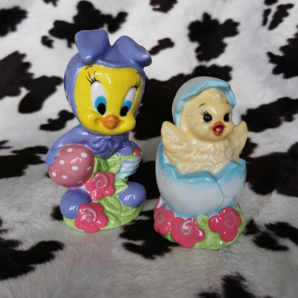 THE CUTEST Looney Tunes Tweetie Pie Easter Bunny salt and pepper shakers. Rare, vintage, collectors item.