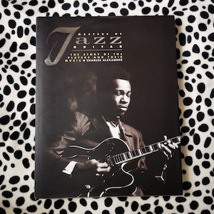 Masters of Jazz Guitar: Die Geschichte der Spieler und ihrer Musik - Charles Alexander - Vintage Book - 1999. First Edition Hardcover.