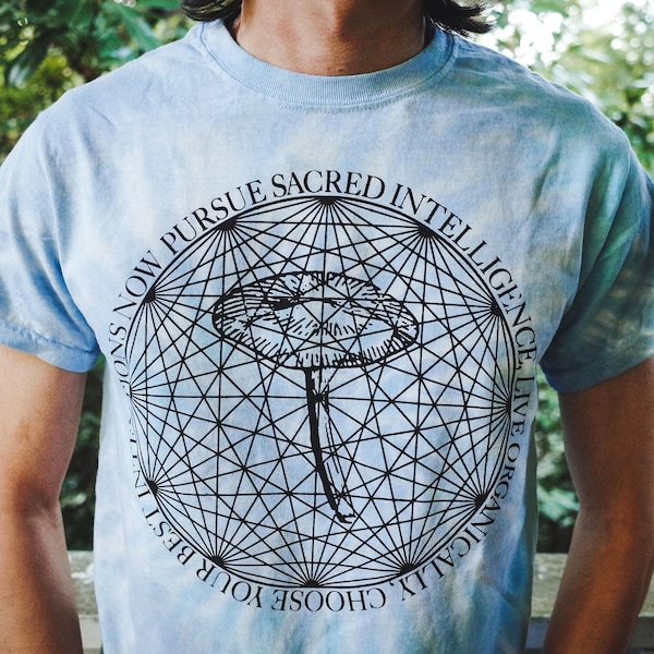 SKY BLUE Magic Mushroom Screenprinted Tie-Dye T-Shirt, Vintage Mycology Sacred Art, Psilocybin Therapy Psychedelic Research, Hippie Rave Tee