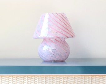 Lampe champignon rose de Murano, petite lampe de table en verre tourbillonnant italien, lampe de bureau en verre d’art, moderne du milieu du siècle, fabriquée en Italie