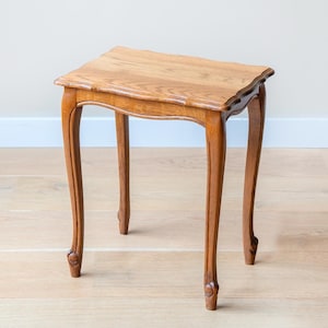 Antique Side Table, Oak Coffee Table With Bend Legs, Wooden Table With Scalloped Edge, Hand Carved Plant Stool, Colonial Home Decor