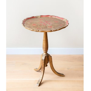 Florentine Wine Table, Italian Additional Round Table, Golden Lacquered Coffee Table, Rococo Side Table, Scalloped Edge, Baroque Plant Stool
