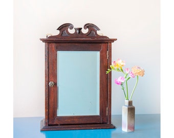 Gabinete de boticario colgante con espejo de vidrio biselado, botiquín antiguo, unidad de almacenamiento ornamentada, estante de pared de madera marrón oscuro