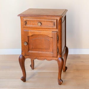 Mesita de noche francesa vintage - Mesita de noche estilo Luis XV - Mesa auxiliar de roble macizo - Patas cabriolé