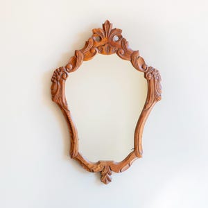 Großer Wandspiegel aus Eichenholz - Verzierter Holzspiegel - Wandbehang im Vintage-Stil im viktorianischen Stil - Kaminspiegel mit Wappen - Wohndekor im Landhausstil