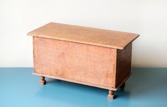 キャビネット　チェスト　アンティーク　彫刻　家具 引き出し付きアンティーク手彫りキャビネット、インドネシア木製収納