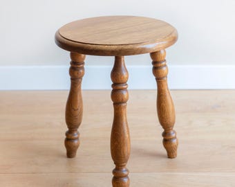 Antique Oak Stool – Rustic Tripod Side Table with Turned Legs, Farmhouse Decor
