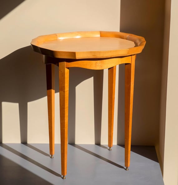 Console de salon ovale effet noyer clair - pieds en V MARFA