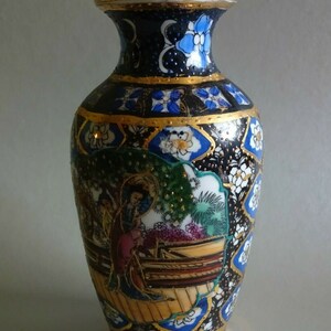 Vase China/Japan? Porcelain hand painted vintage