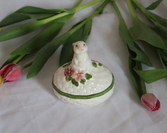 Vintage Collectible Avon 1982 Ceramic Bunny Box, Hand Painted in Brazil