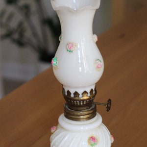 Vintage Milk Glass Oil Lamp w/pink roses *works!!*