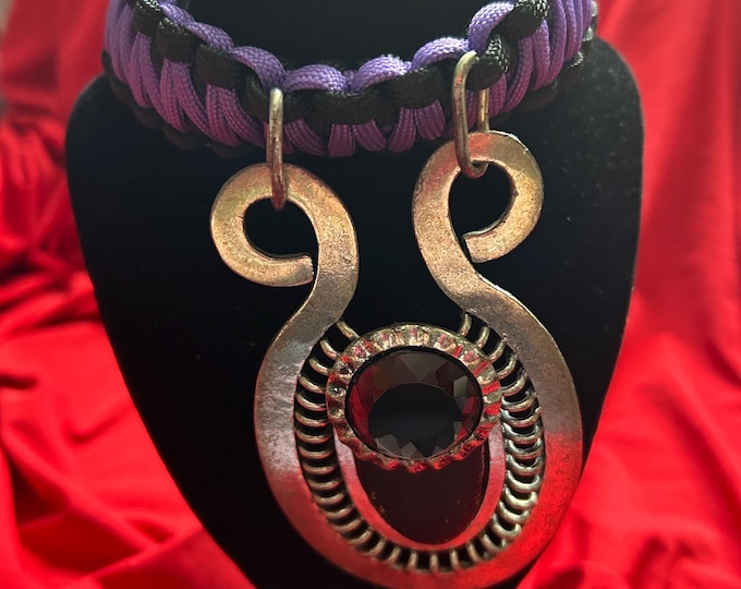 SALE - Paracord King Cobra Knot Choker: large black and silver Pendant