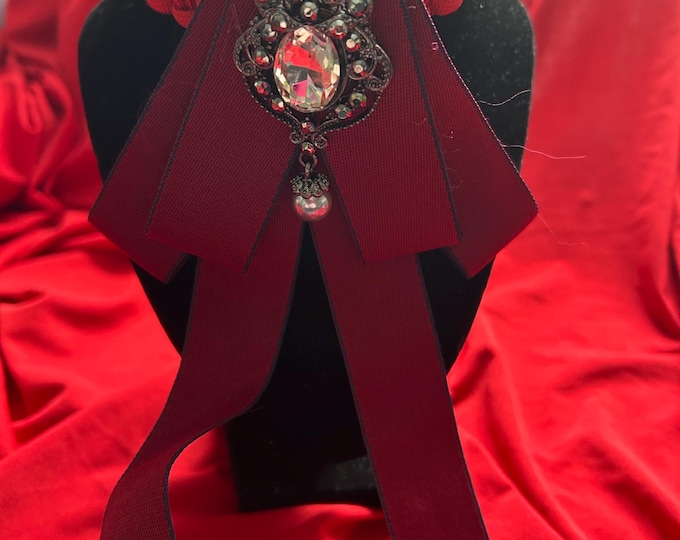 SALE - Paracord King Cobra Knot Choker: Red neck tie Pendant