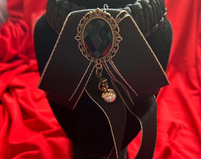 SALE - Paracord King Cobra Knot Choker: Black Bow Pendant, Heart Clasp, Vegan