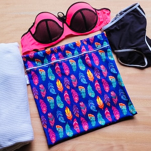 sac de natation et humide imperméable personnalisé | Séparez les vêtements mouillés et secs | Cours de natation, vêtements sales, école enfant, sac Plumes violet
