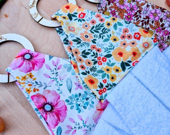 Modern Kitchen Hanging Hand Towel for Laundry, caravan, bathroom. 100% cotton with a timber disk Pretty flowers floral 3 pack