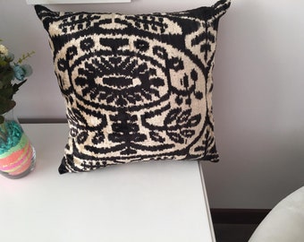20x20 fluwelen kussen, Ikat fluwelen kussen, decoratief kussen, handgemaakt zijden kussen, vierkant ikat kussen, kussenhoes, zwart wit kussen