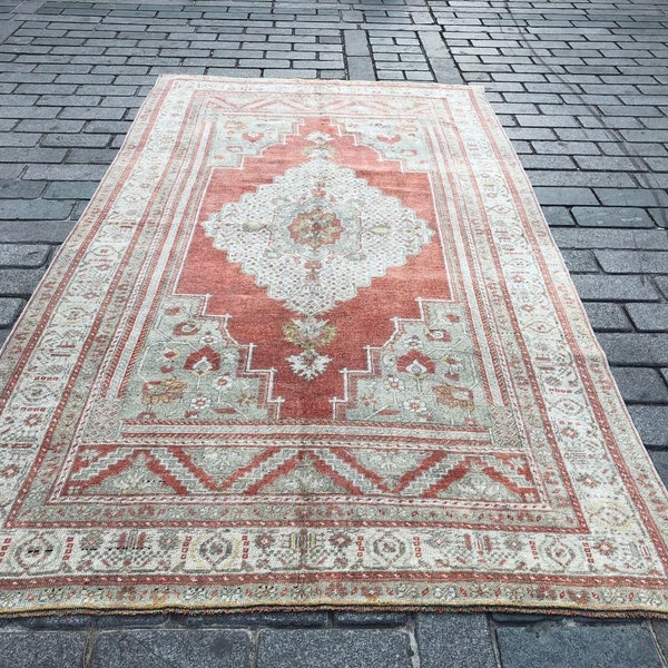 Red OUSHAK RUG, Turkish vintage Rug, Handmade carpet, Anatolian carpet, 5’8x10’5, Area rug, faded large rug, Saloon carpet, Home design