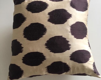 Decoratief kussen - Zwart wit kussen - ikat Throw Pillow - Black Pillow Case - Silk Cushion Cover - Pillow Sham - Home Decor