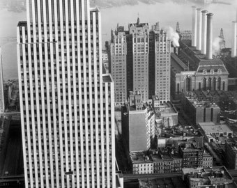New York Fine Art Print - Vintage New York - Daily News Building on West 42nd Street in Manhattan with Hudson River in Background