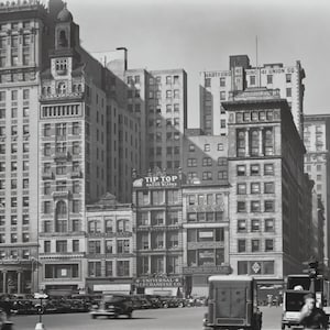 New York Fine Art Prints - Vintage Photos - Union Square West in Manhattan - by Berenice Abbott - Black & White