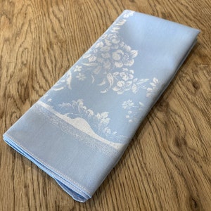 Damask Table Centre / Damask / Damask Tablecloth / Vintage damask / vintage damask tablecloth / vintage tablecloth / damask table centre