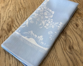 Damask Table Centre / Damask / Damask Tablecloth / Vintage damask / vintage damask tablecloth / vintage tablecloth / damask table centre
