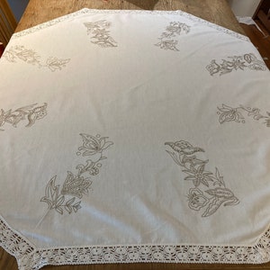 Vintage embroidered tablecloth | Vintage tablecloth | Vintage linen | Tablecloth | Embroidered tablecloth | Drop-leaf tablecloth