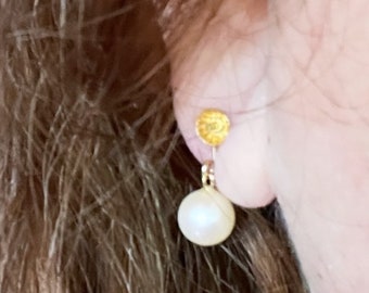 Pearl Screw Back Earrings Vintage Pearl drop earrings for girls or women white pearls /yellow gold