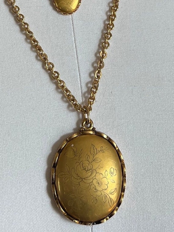 Vintage Gold Tone Pendant & Charm Necklaces - image 4