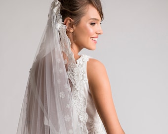 Ivory White Lace Cathedral Wedding Veil - Elegant Bridal Tulle