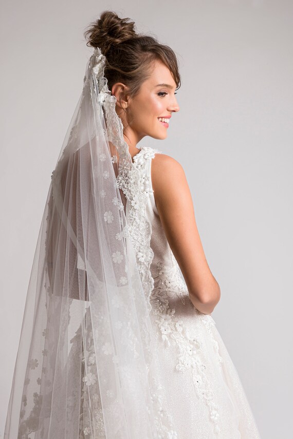 Elegant White Lace Bridal Veil Mantilla Wedding Veil in Lace main image 4