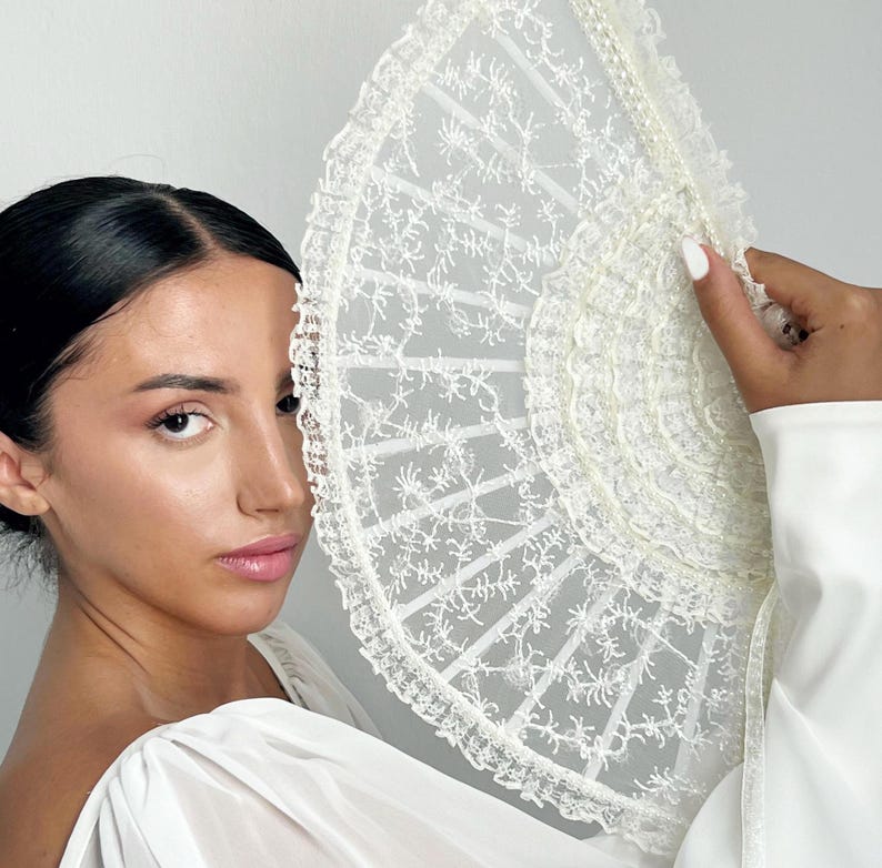 Milli_Bridal_Fan
