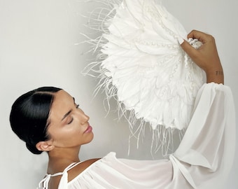 Bridal Feather Fan: Luxurious Wedding Photo Booth Accessory