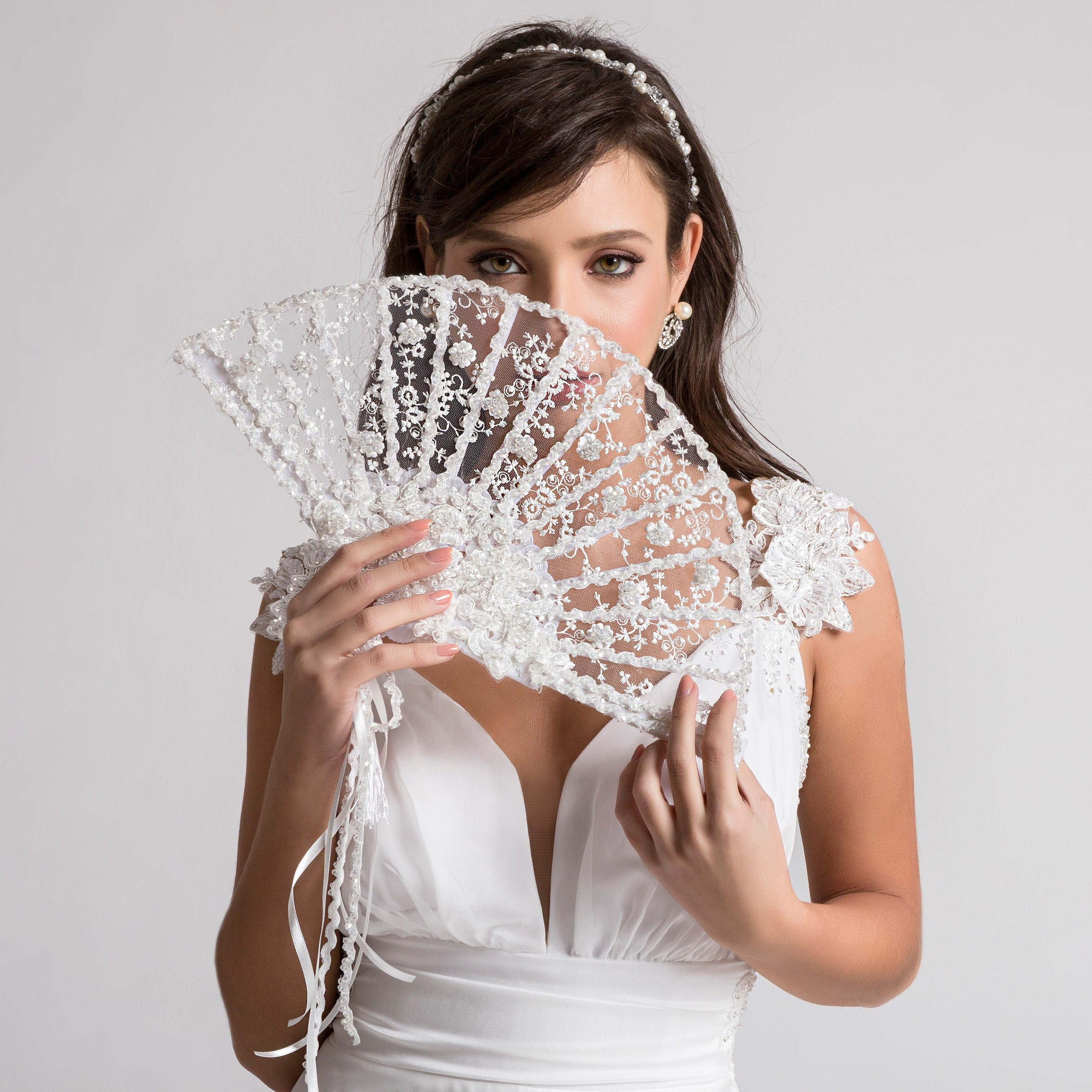 White lace wedding best sale fans