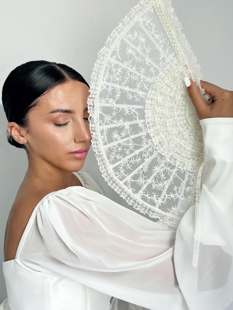 Éventail de mariée en dentelle blanche et perles