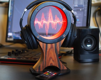 色が変わるライト付きの LED ヘッドフォン スタンド、ホルダー、またはハンガー。ゲーミング PC や HiFi セットアップに最適なアクセサリです。男性へのプレミアム ギフト。