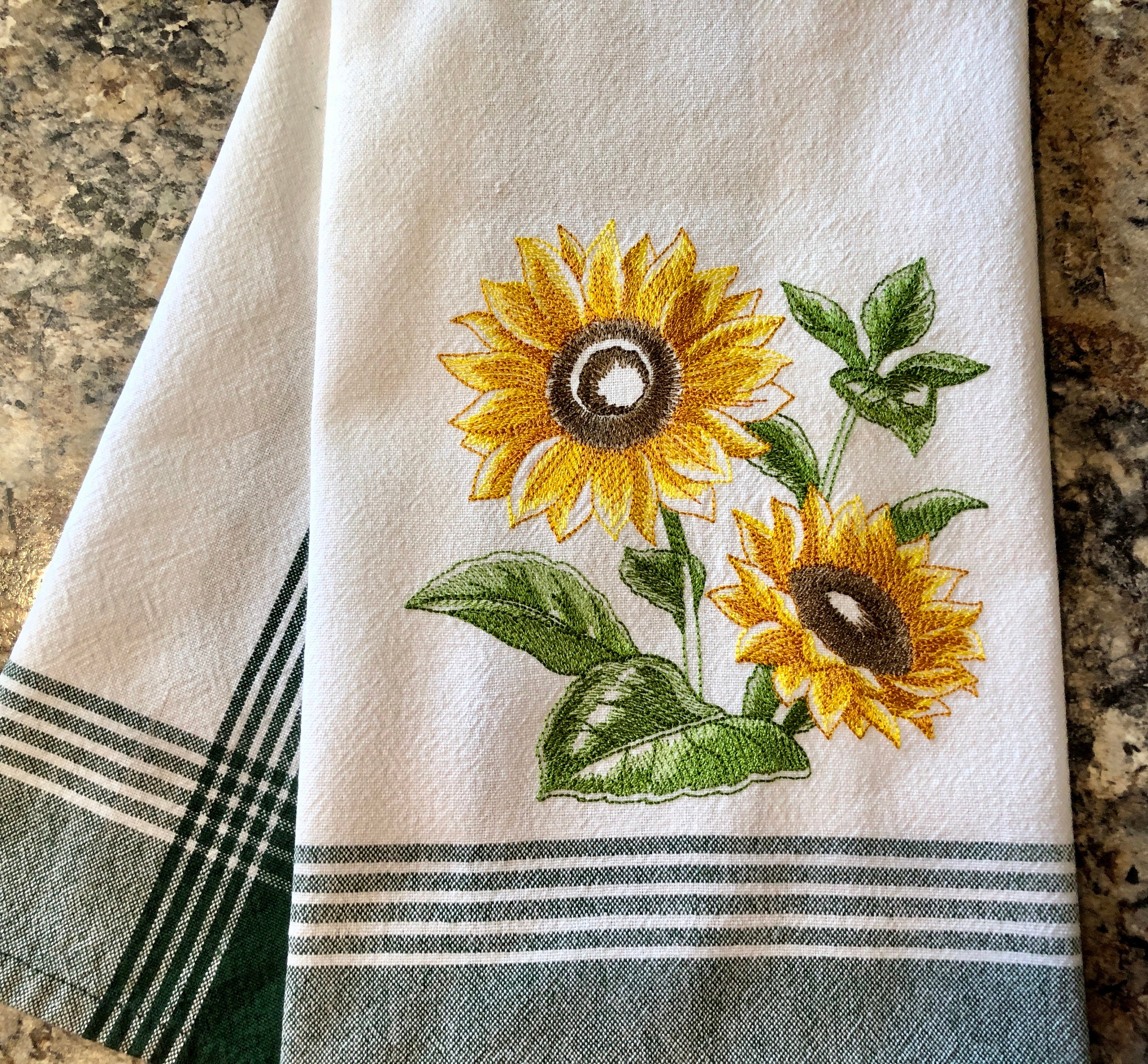 Briarwood Checkered Sunflowers Hand Towel Set of 2