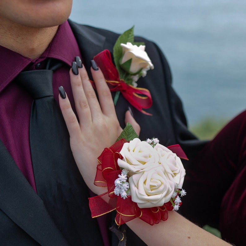 PromHomecomingFormalBridal Rose Corsage /& Boutonniere Set