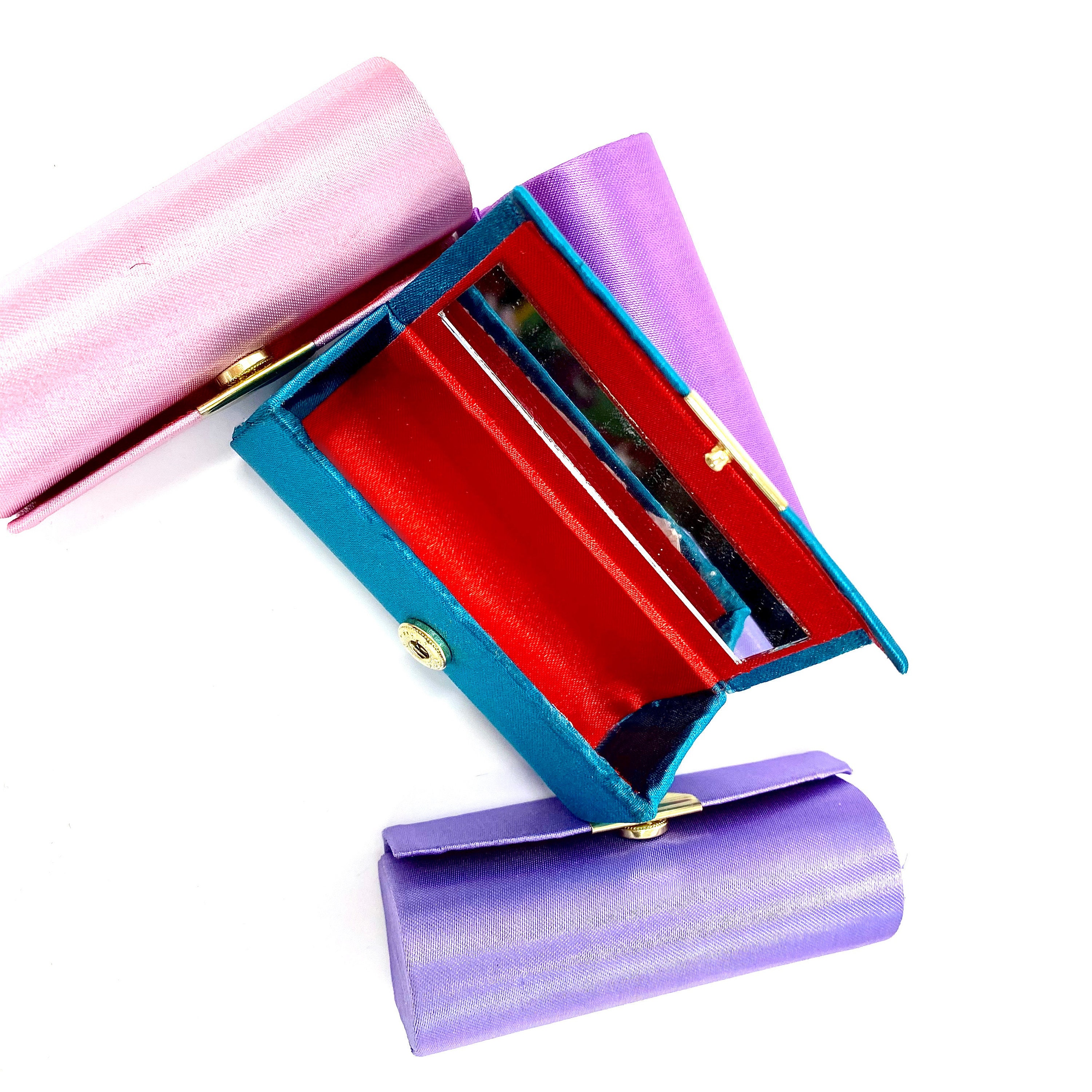 wiiAiloo Lipstick Case Classic Woven Satin Lipstick Holder Ladies Retro  Floral Lipstick Case Holder Organiser Lipstick Box with Makeup Mirror  Cosmetic Storage Kit for Women Girls(3 Pcs Random Colors)