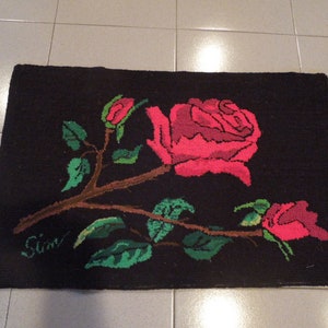 ALFOMBRA tejida a mano - Alfombra tejida a crochet hecha a mano sobre yute 31&#39;&#39; x 20&#39;&#39; pieza única modelo rosa